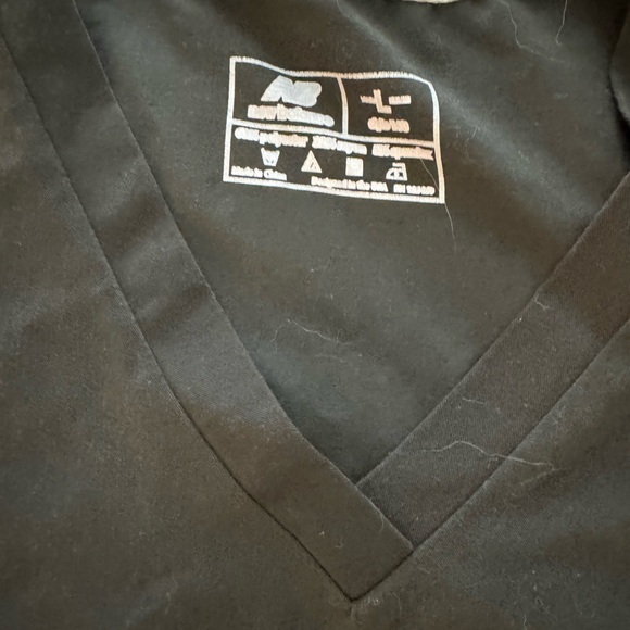 Women’s New Balance Black Scrub Set - Picture 8 of 9